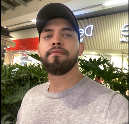 César Lucena - Diseñador web y editor de video
